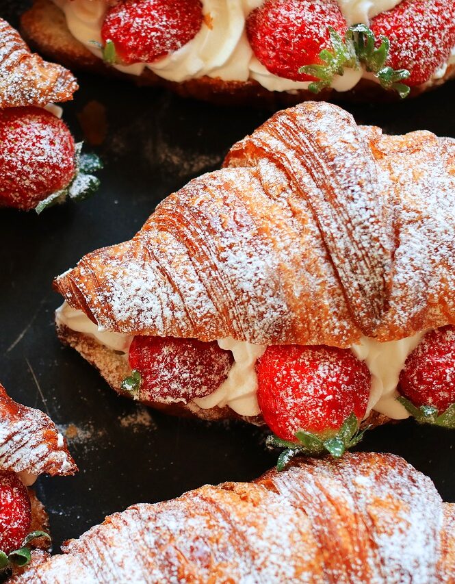 croissants, strawberry, bread-4077817.jpg